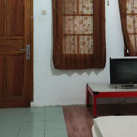 Losmen Yosi Carita Hotel Екстериор снимка