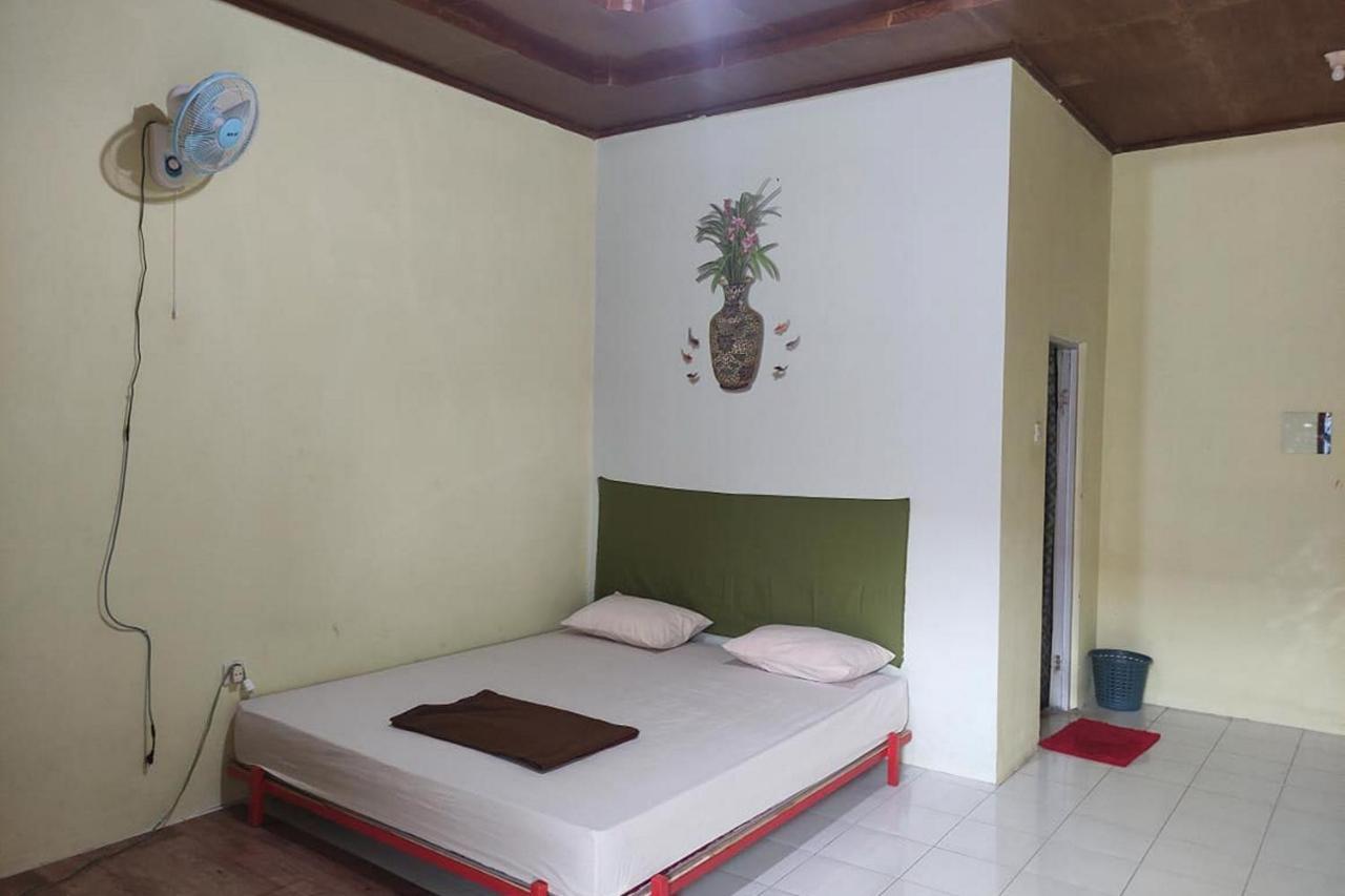 Losmen Yosi Carita Hotel Екстериор снимка